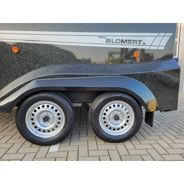 Luxe Blomert paardentrailer **